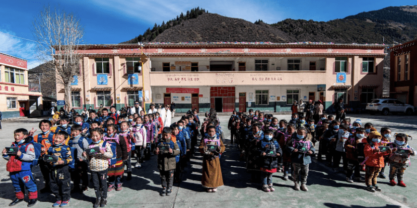 MEXC Okullara Bağış Yapıyor
