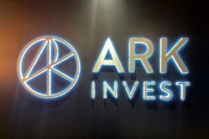 Ark Invest Sells Coinbase and Grayscale Shares, Buys Robinhood Amidst Crypto Market Surge