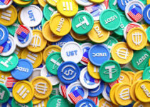 Stablecoins Are the Market’s Pulse: What Net Flows and Funding Rates Are Really Telling Us in 2025